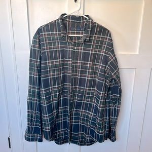 Ralph Lauren, XL Men’s Jay collared shirt.